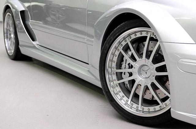 Продадоха стар Mercedes-Benz CLK на цената на два нови AMG GT