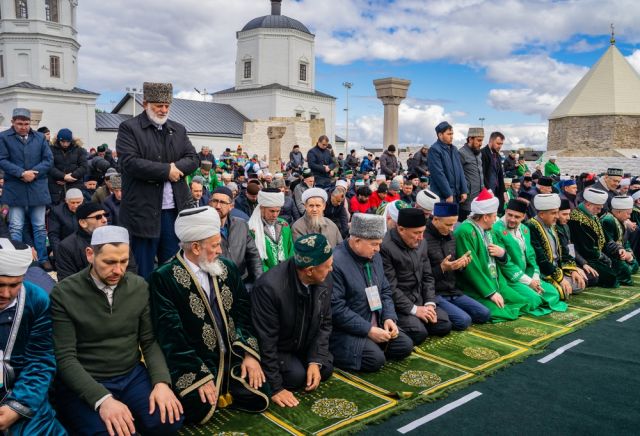 Татарстан: Изповядващите исляма военнослужещи ще могат да не спазват постите през Рамазана