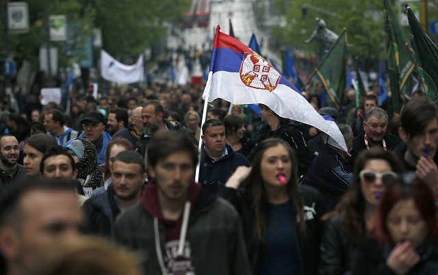 Хиляди срещу Вучич в Белград (СНИМКИ)