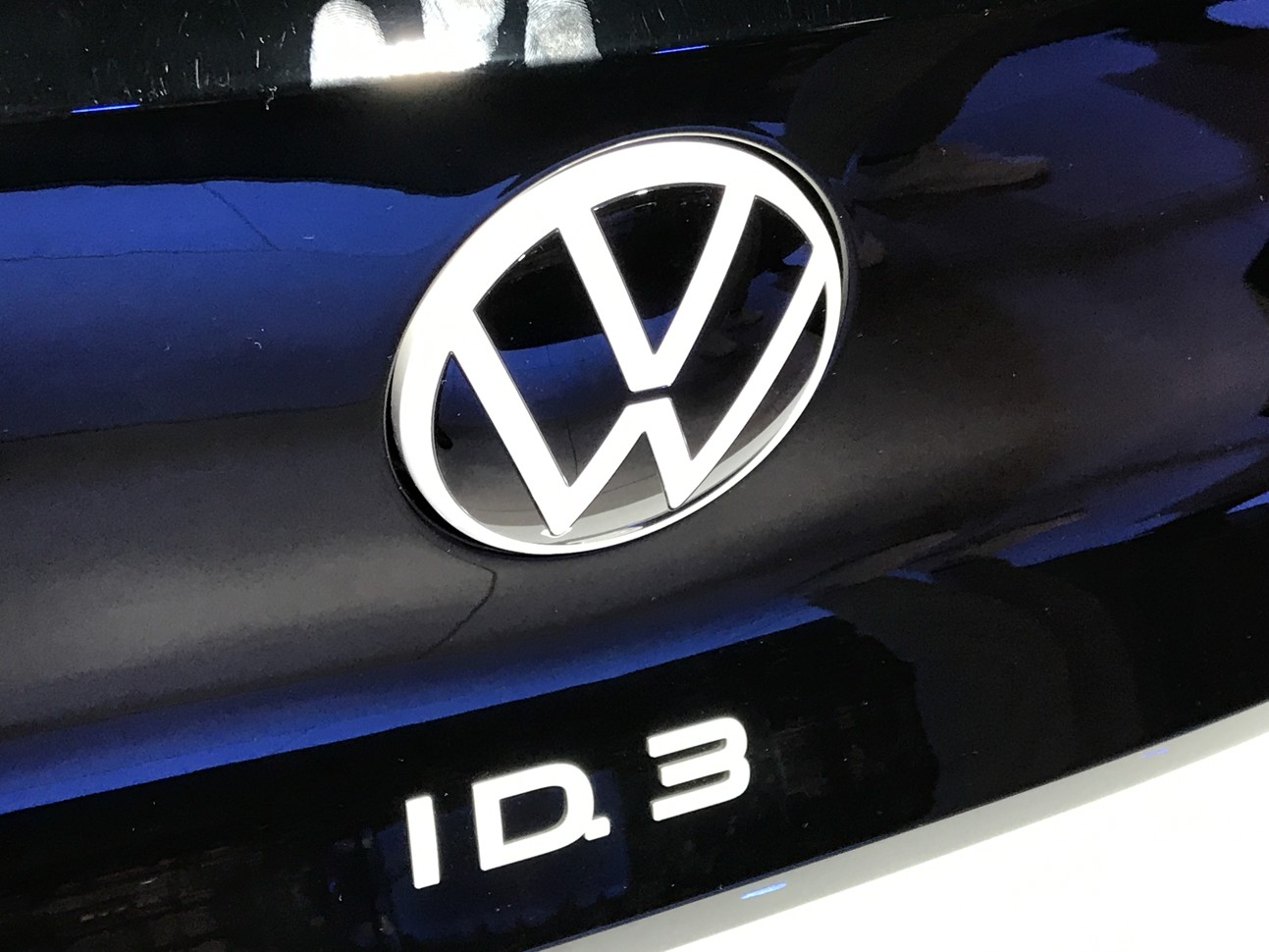 Volkswagen предупреди за ефекта на "жълтите жилетки" в автомобилната индустрия