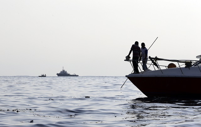 Индонезия: Няма шанс за оцелели в морето (СНИМКИ)