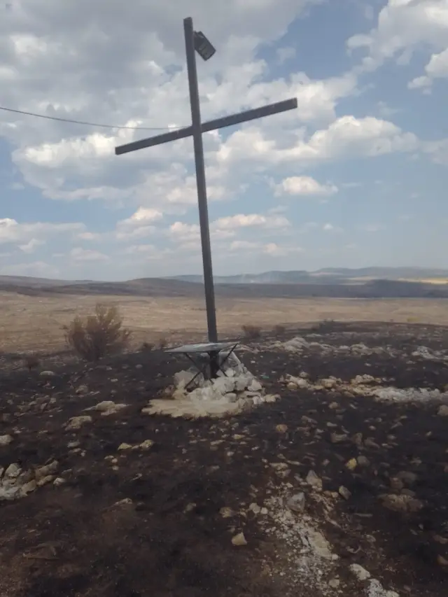  Огнената буря в Безден пожали кръст и параклис 