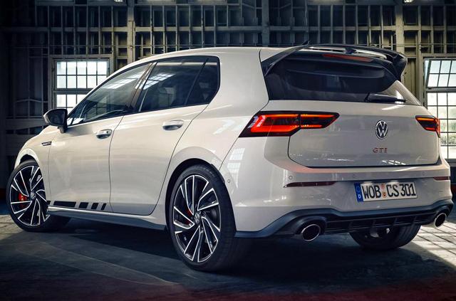  Golf GTI към този момент с 300 коня 