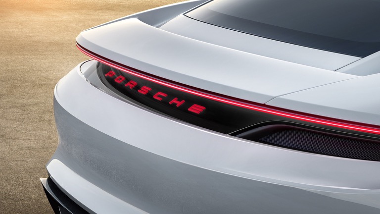 Porsche Taycan с 30 000 предварителни поръчки