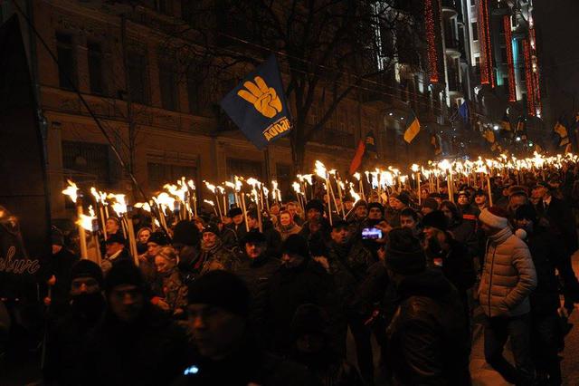 Хиляди почетоха националиста Степан Бандера (видео)