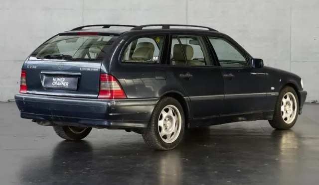 Комбито Mercedes C230 на Ники Лауда се продава "за без пари"