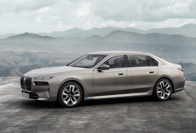 Представиха най-новото и най-луксозно BMW 