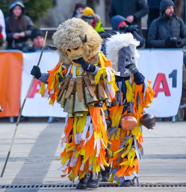 32-ят Международен фестивал на маскарадните игри „ Сурва “ е в разгара си - СНИМКИ