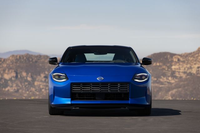  Новият Nissan Z Coupe дебютира с 400 конски сили 