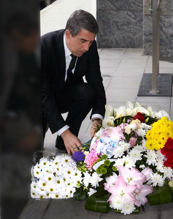 Силата на демократичното общество е, че то преодолява болката и страха