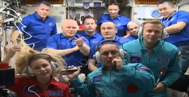 Заснеха първите в света кино подиуми в Космоса (СНИМКИ) | ФАКТИ.БГ Заснеха първите в света кино подиуми в Космоса (СНИМКИ)