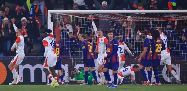 Барселона стигна до доста скъпа победа и ще води борба до последно за топ 8