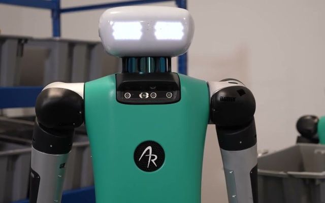 Двукрак робот заменя хората на работа в складовете (ВИДЕО)
