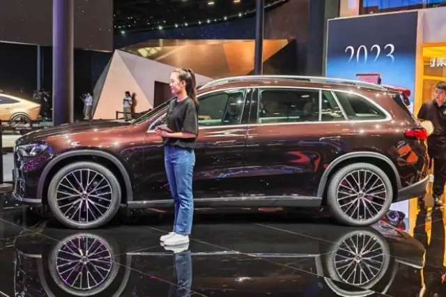 Запознаваме ви с Mercedes-Benz GLC L EV