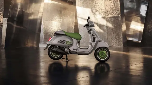 Vespa отбелязва 80-годишнината си с огромно шествие и специален скутер в лимитирана серия