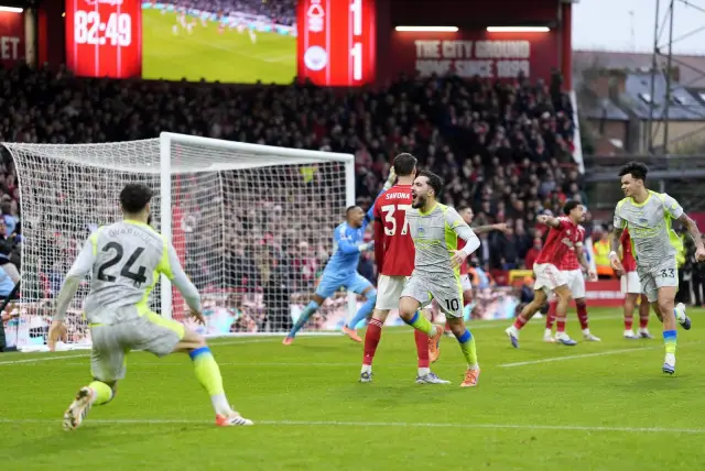 Ман Сити продължи победната си серия