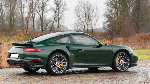 Това Porsche 911 е изминало 333 хиляди километра и си търси нов собственик