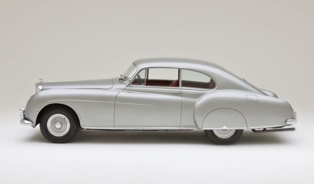  Емблематичната 70-годишна суперкола на Bentley се завръща в произвеждане 