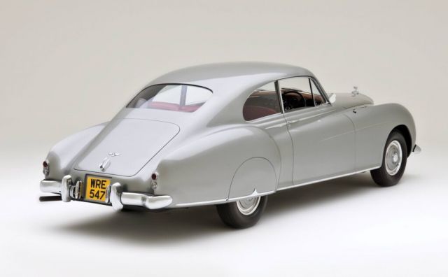  Емблематичната 70-годишна суперкола на Bentley се завръща в произвеждане 