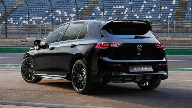 Промяна в плана: Golf GTI остава с ДВГ, заедно с наточените R модели