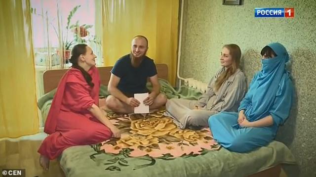  Руснак живее с три дами и търси още, желае 50 деца 