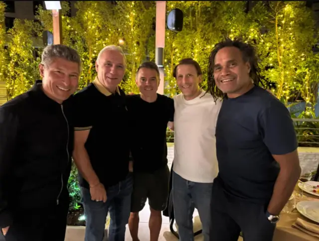 Фенове на Барселона " нападнаха " Христо Стоичков