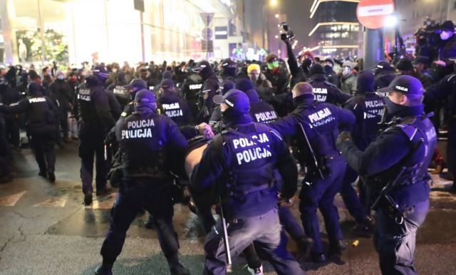  Трети ден всеобщи митинги в Полша 