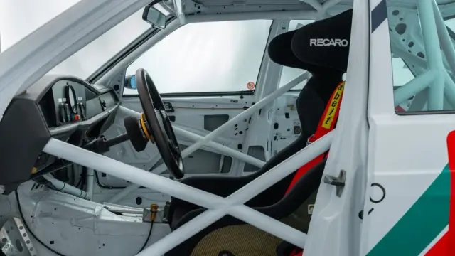 В Германия се продава уникална 40-годишна 190-ка