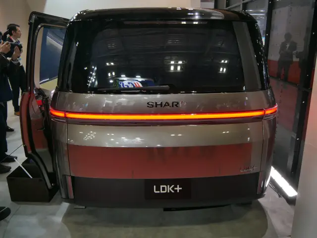 Sharp LDK+: Когато телевизор и хладилник решиха да се превърнат в кола