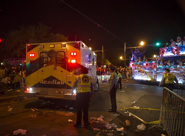 Aвтомобил се вряза в тълпа на фестивал в Ню Орлиънс (ВИДЕО + СНИМКИ)