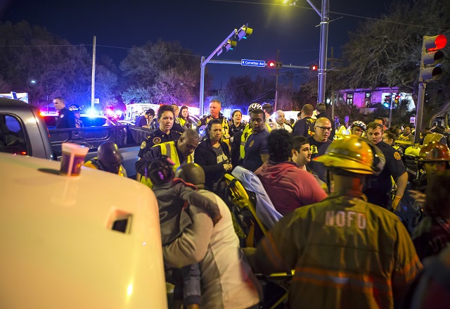 Aвтомобил се вряза в тълпа на фестивал в Ню Орлиънс (ВИДЕО + СНИМКИ)
