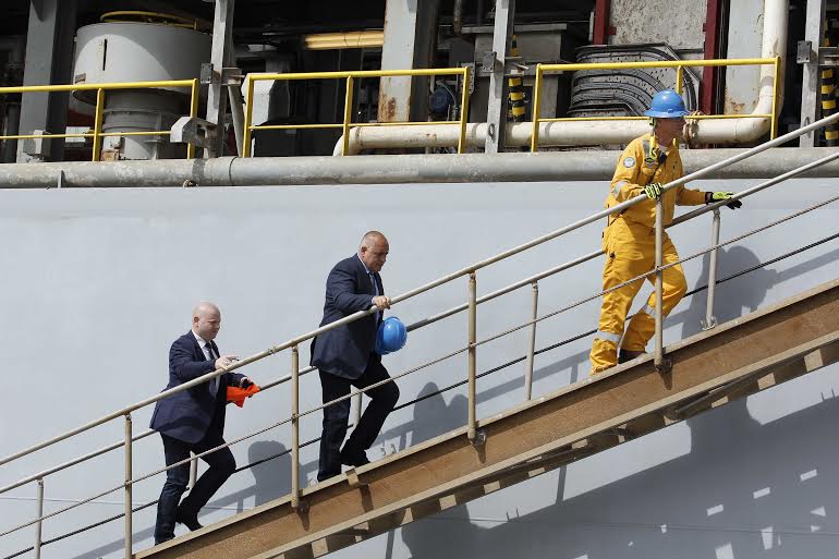 България трябваше отдавна да търси нефт