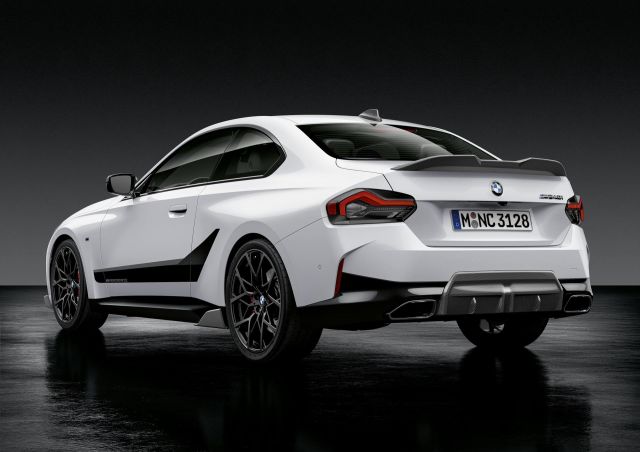 BMW “облече“ 2 Series в M Performance добавки