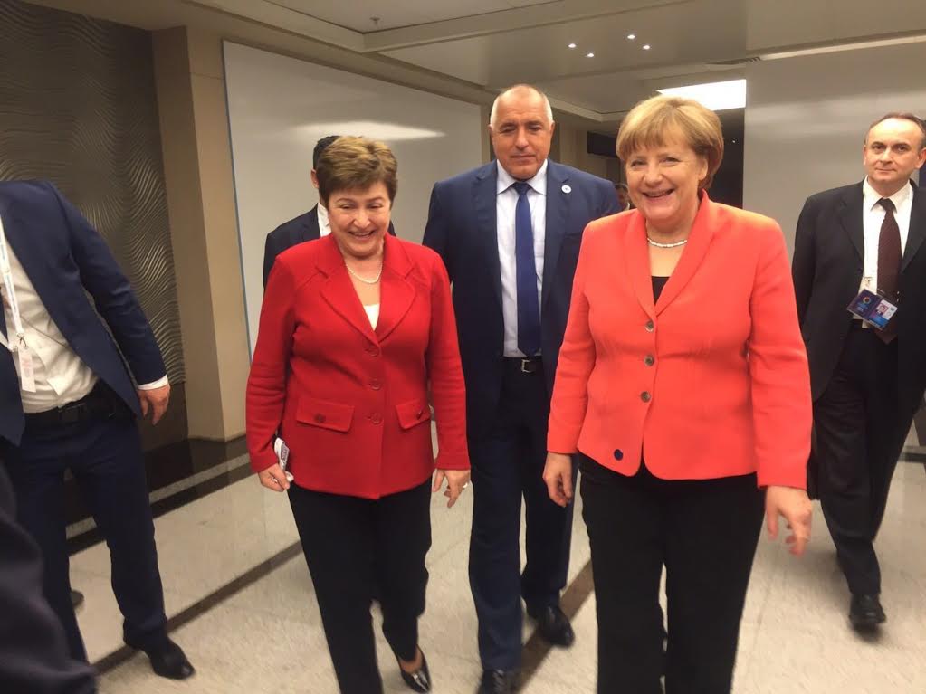 Оказването на помощ при хуманитарни кризи не може да замести политическите решения