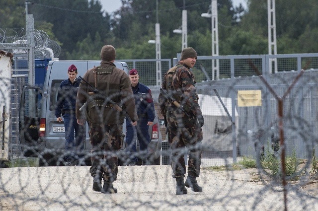 Унгария осъдена да плати по 10 хиляди евро на бежанци