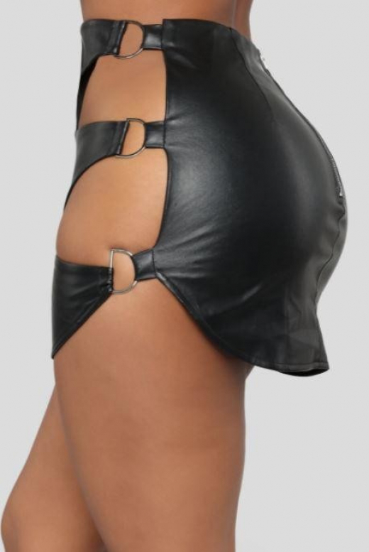 Забравете за бикините, ако искате да облечете тази свръх мини пола (СНИМКИ)