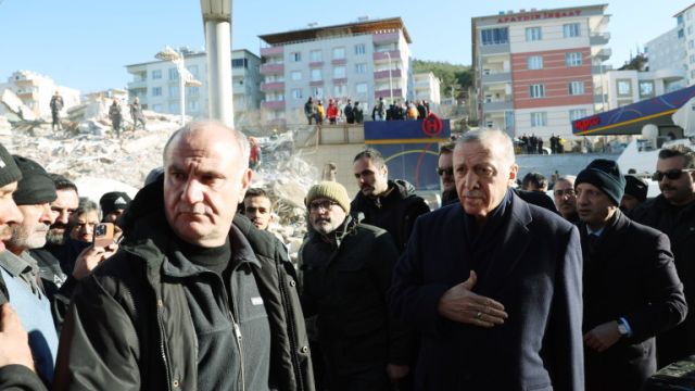 Ердоган обеща да възстанови щетите от земетресенията до една година - 2