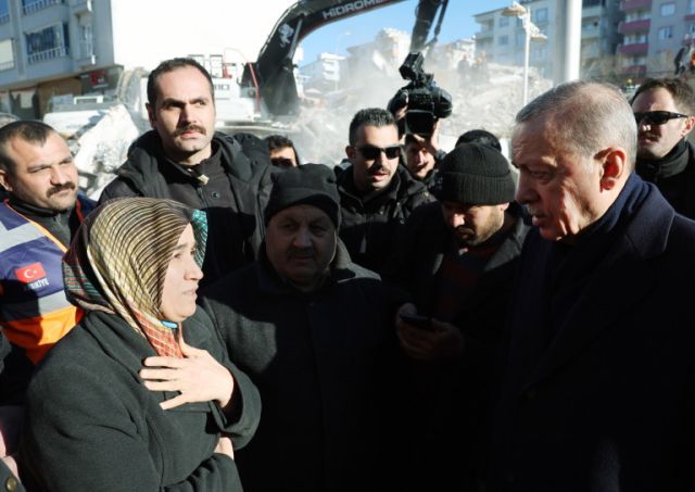 Ердоган обеща да възстанови щетите от земетресенията до една година - 3