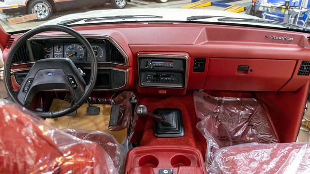  Продава се чисто ново Bronco на 29 години 