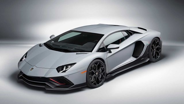 Lamborghini връща Aventador в производство, обявиха колко коли ще бъдат направени | интерФакти.БГ Lamborghini връща Aventador в производство, обявиха колко коли ще бъдат направени