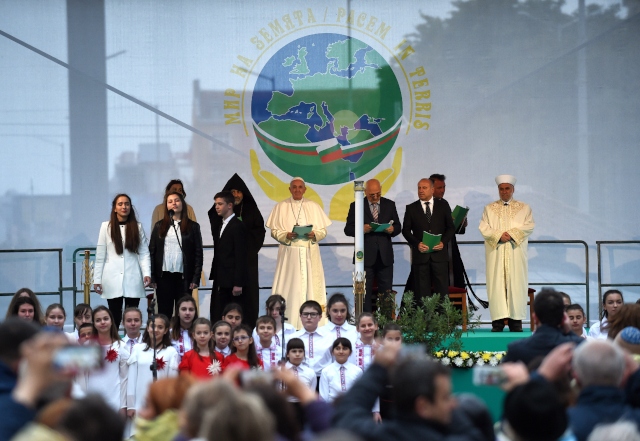 Папата призова за мир от сърцето на София