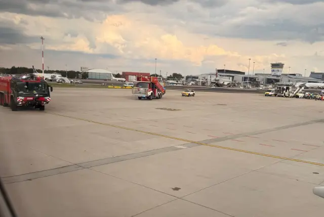 Самолетът от Варшава за София се върна още веднъж в полската столица