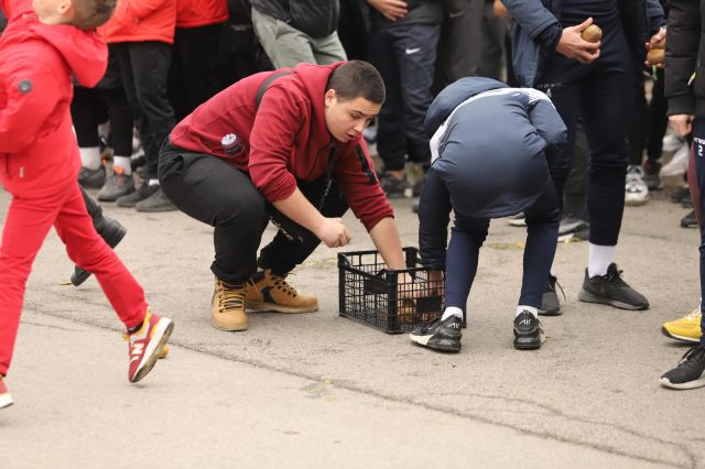  Вижте по какъв начин наподобява футболната ни централа в Бояна след митинга 