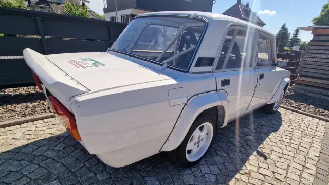Продава се Lada 2105 за над 60 хиляди евро