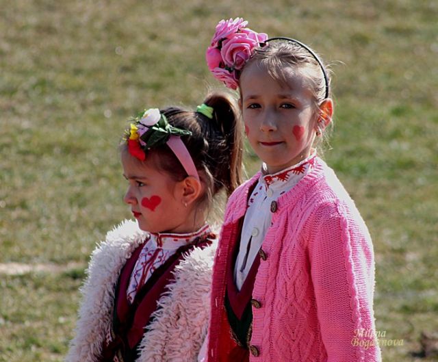 Блясъкът на българските традиции (СНИМКИ)