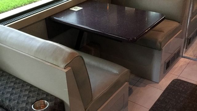  Автобусът на Принс отива на търг 