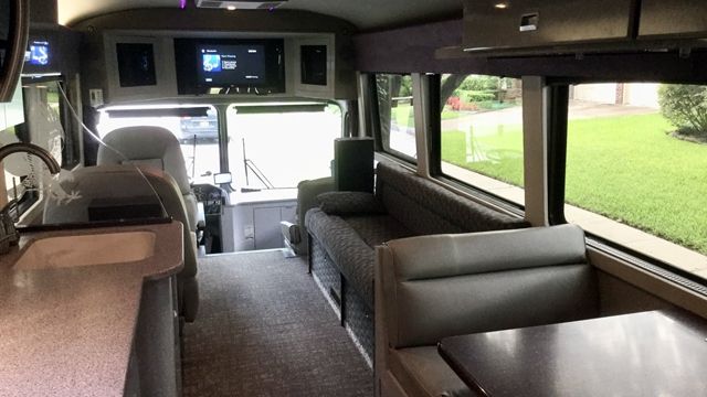  Автобусът на Принс отива на търг 