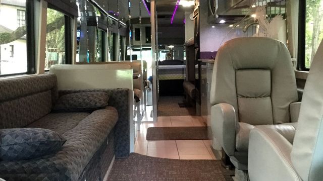  Автобусът на Принс отива на търг 