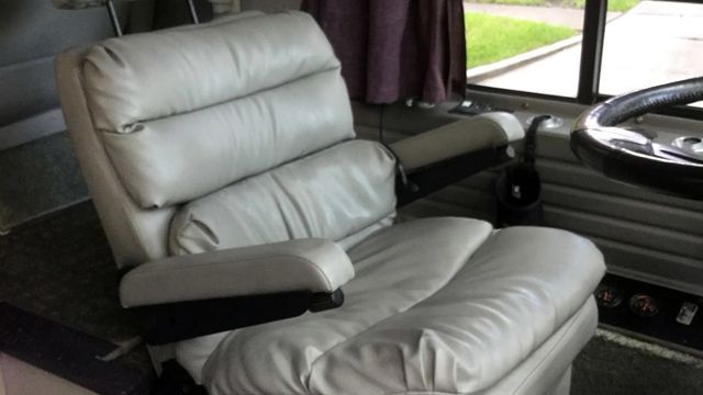  Автобусът на Принс отива на търг 