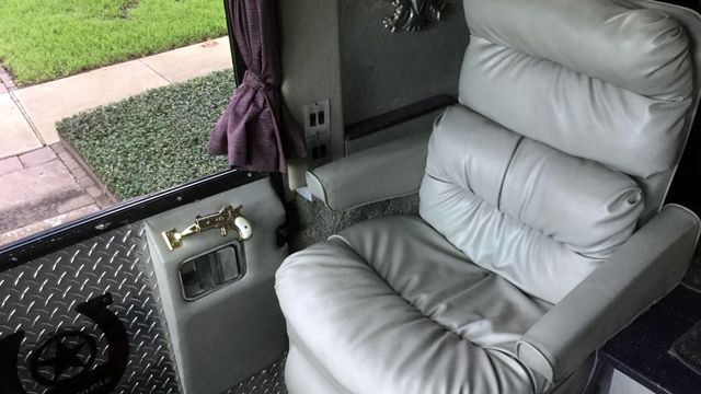  Автобусът на Принс отива на търг 